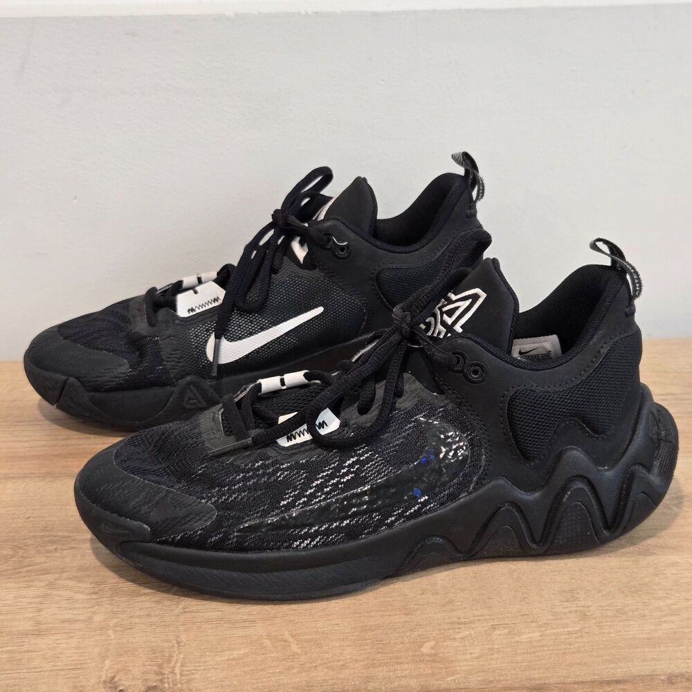 Nike Giannis Immortality 2 Mens Size 6.5/39 Black Holographic Swoosh DQ1943-003